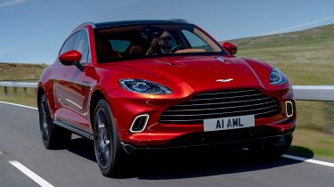 Aston Martin DBX - front tracking